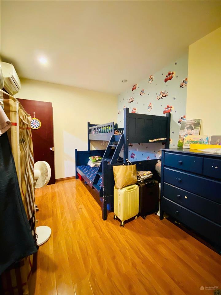 Con học kiến trúc, bưu chính viễn thông nên xem căn hộ hồ gươm plaza, 81m2, 2pn, 2wc, giá tốt.