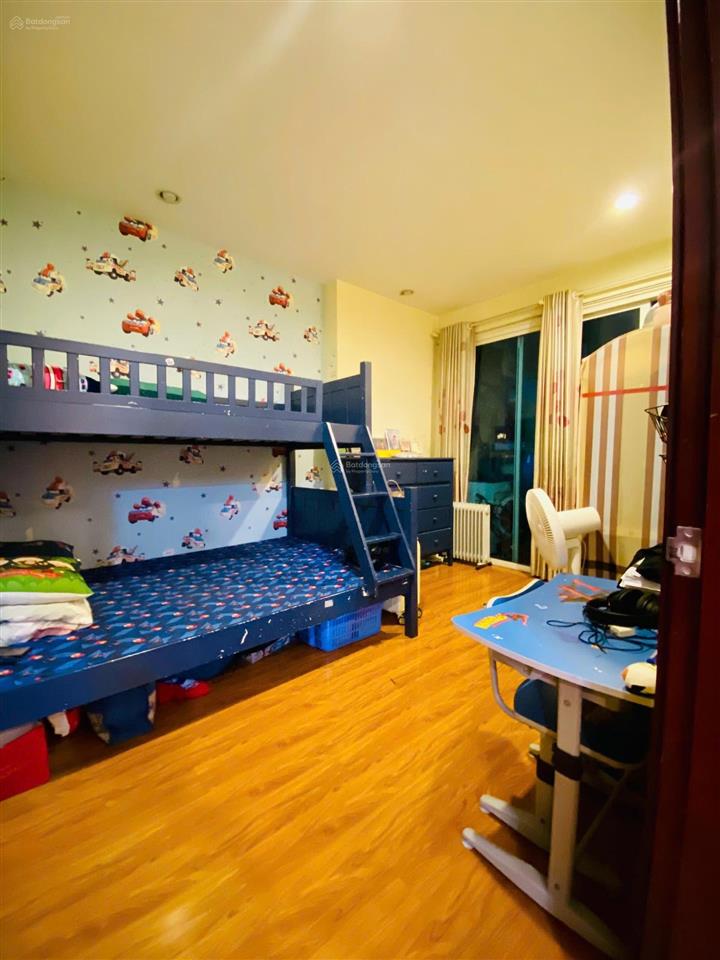Con học kiến trúc, bưu chính viễn thông nên xem căn hộ hồ gươm plaza, 81m2, 2pn, 2wc, giá tốt.