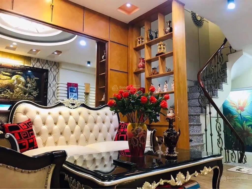Tích sản! lô góc cầu giấy, gần phố, ngõ thoáng, giá cực kỳ thiện chí bán! 40m2 4 tầng, hơn 8 tỷ