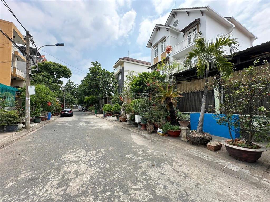 240m2. ngang 10m. kdc himlam trường thọ. shr. gấp bán 19 tỷ chín.