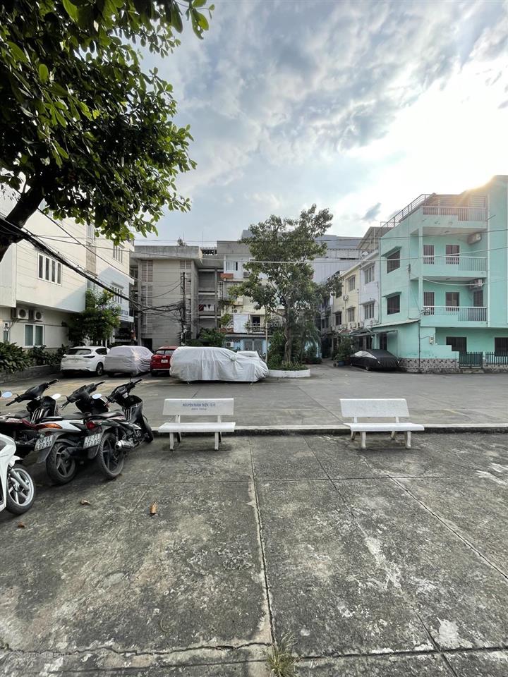 Bán nhà 3 tầng. ngay trần não. xe hơi tận cửa. shr. gấp bán 12 tỷ tám.