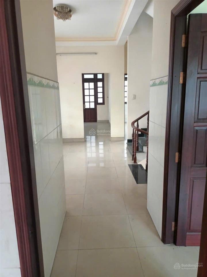 110m2. ngang 6m. nhà 3 tầng. ngay chợ thủ đức. shr. gấp bán 5 tỷ tư.