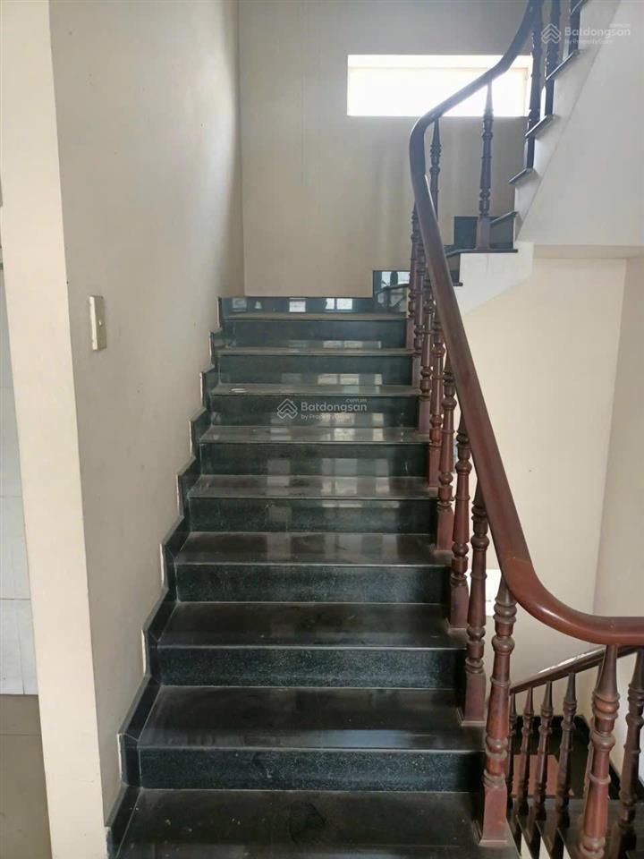 110m2. ngang 6m. nhà 3 tầng. ngay chợ thủ đức. shr. gấp bán 5 tỷ tư.