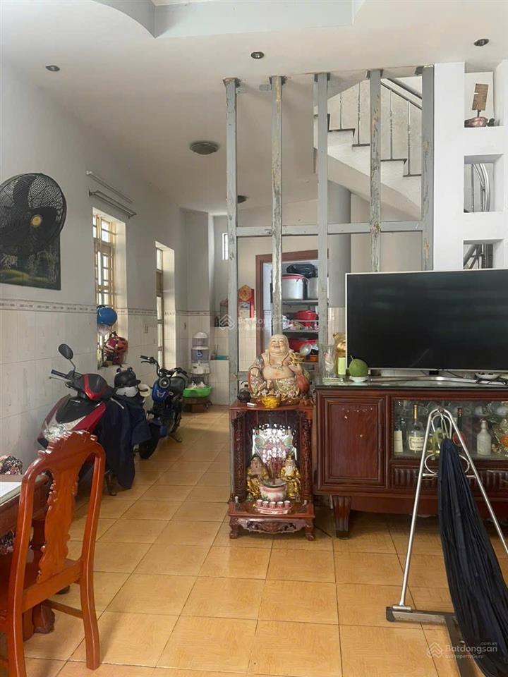 110m2. ngang 6m. nhà 3 tầng. ngay chợ thủ đức. shr. gấp bán 5 tỷ tư.