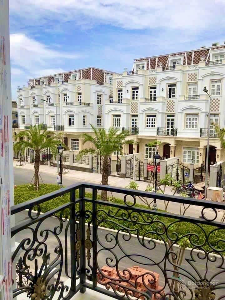 5 tầng. có hầm xe hơi. khu compound little village phạm văn đồng. liền kề gigamall. giá 15 tỷ 5