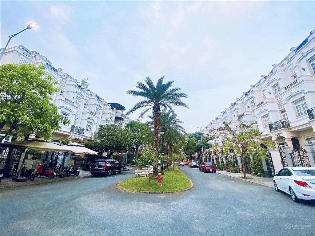 5 tầng. có hầm xe hơi. khu compound little village phạm văn đồng. liền kề gigamall. giá 15 tỷ 5