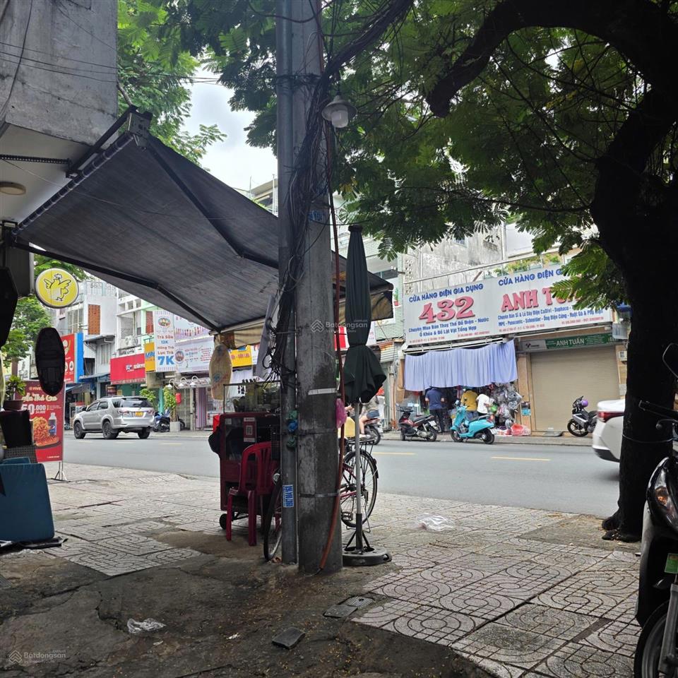 Nhà trung tâm thành phố gần sân bay tsn tương lai ra mặt tiền lê văn sỹ