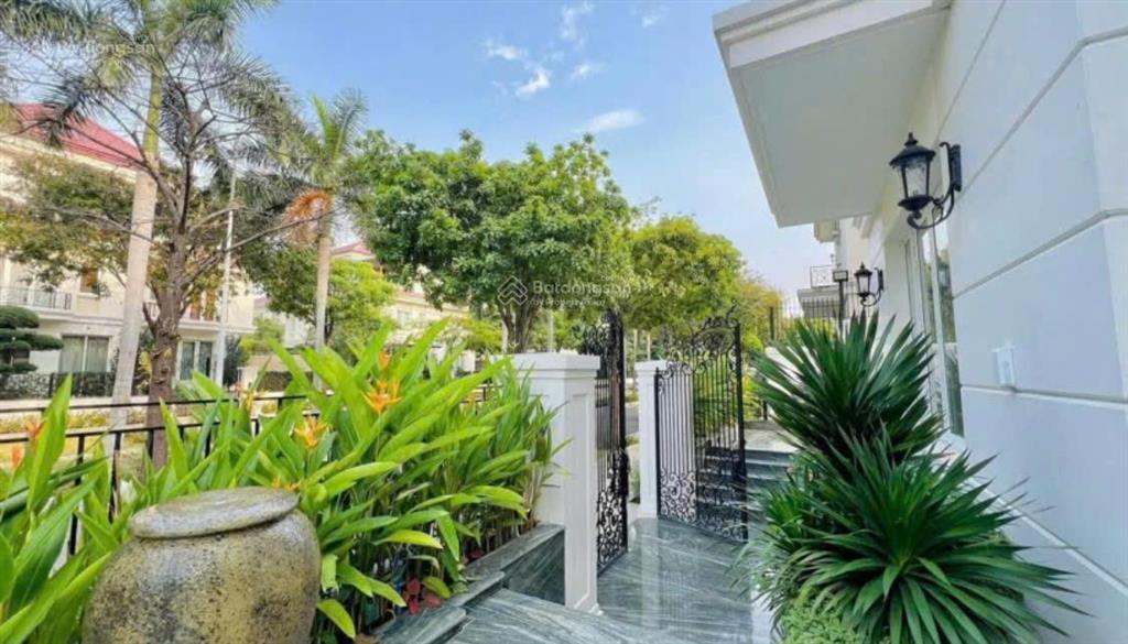 Biệt thự saroma sổ hồng diện tích lớn có hồ bơi riêng  2 mặt tiền siêu vip