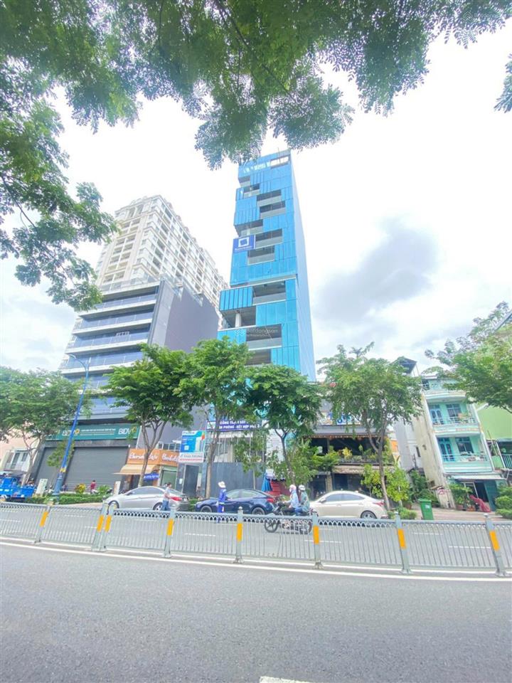 Bán tòa nhà văn phòng hơn 5000m2 sàn dòng tiền thuê hơn 2tỷ/t mặt tiền bến vân đồn đối diện bitexco