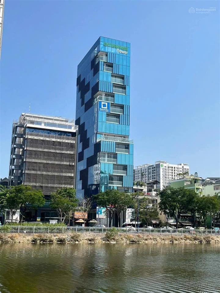 Bán tòa nhà văn phòng hơn 5000m2 sàn dòng tiền thuê hơn 2tỷ/t mặt tiền bến vân đồn đối diện bitexco