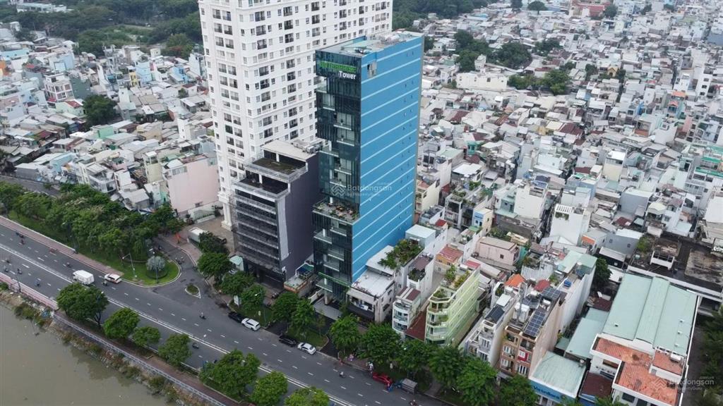 Bán tòa nhà văn phòng hơn 5000m2 sàn dòng tiền thuê hơn 2tỷ/t mặt tiền bến vân đồn đối diện bitexco