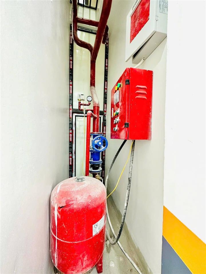 Bán nhà dòng tiền  thang máy  full nội thất  dt 100tr/tháng