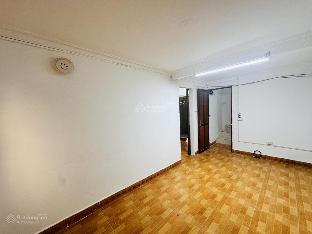 2 thoáng  view trường học  gần phố  trung tâm hai bà trưng  đang cho thuê 10tr/tháng  sổ đỏ