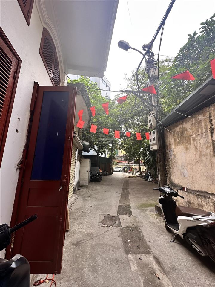 Vip thanh xuân  đất nhỏ tiền vừa miếng  ô tô tránh đỗ ngày đêm  sát nhà văn hoá