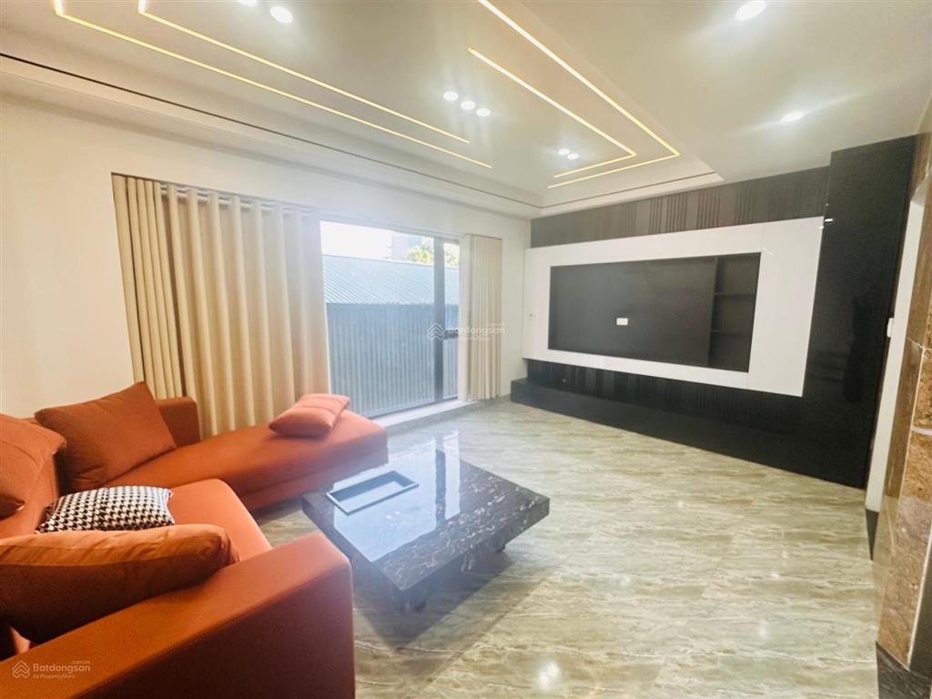 Thoáng sáng  nhà đẹp full nội thất  thang máy  gần mặt phố  ở ngay