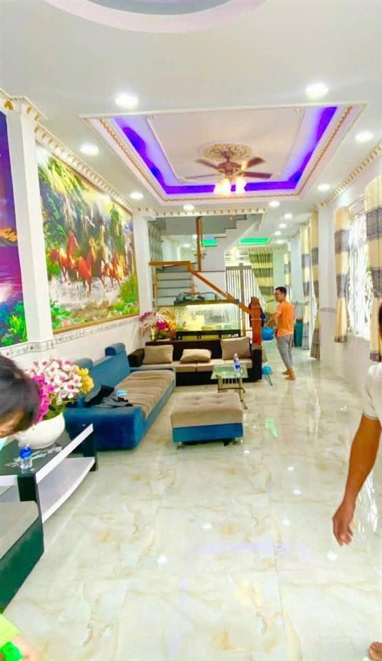 Cho thuê nhà chiến lược (4x18m), 1 lầu, 2pn2wc