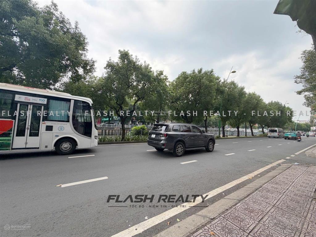 Mbkd hoàng sa tân bình dt 49.5m2 thoáng, k chung chủ thuận tiện kinh doanh giá 13tr/tháng