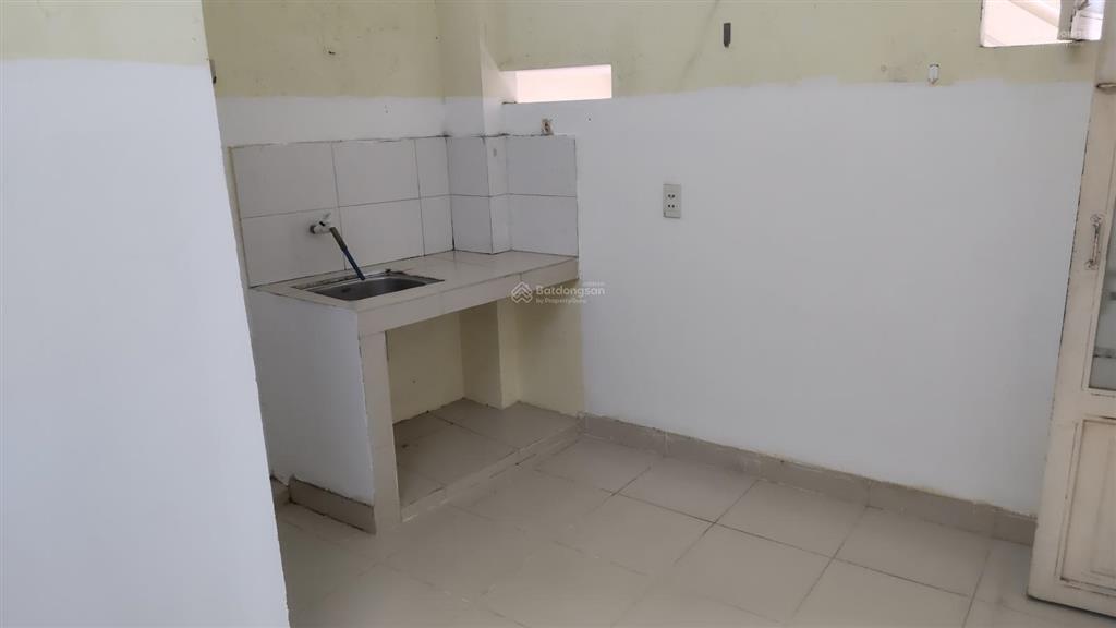 Phòng trọ cmt8 có wc, bếp, cửa sổ, giá 2tr2