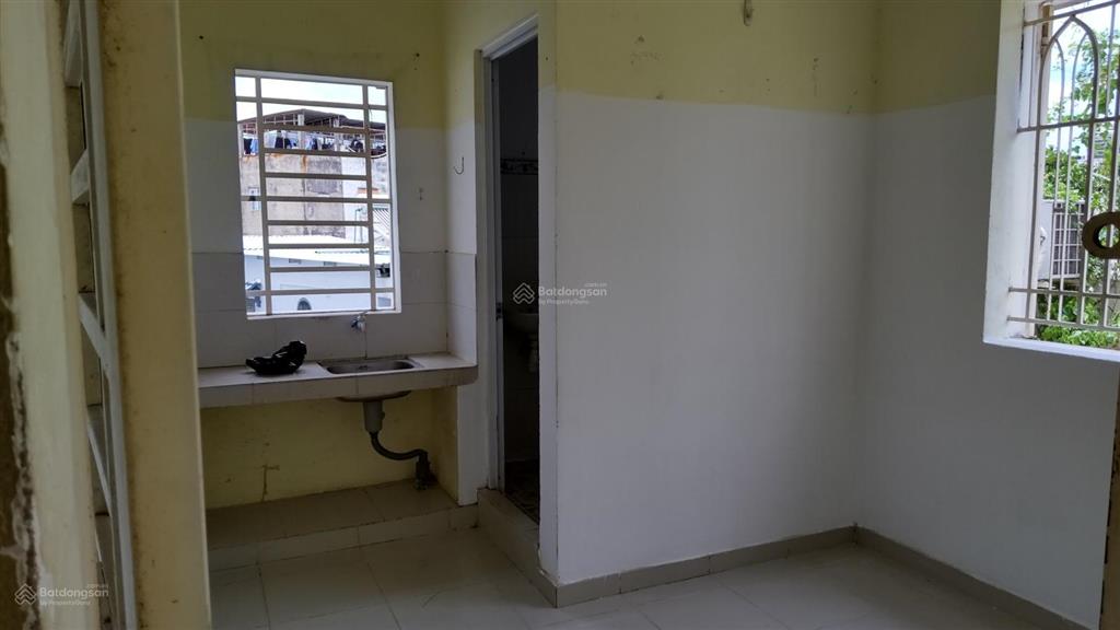 Phòng trọ cmt8 có wc, bếp, cửa sổ, giá 2tr2