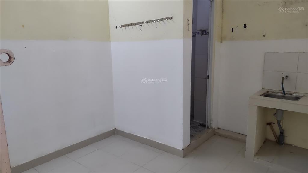 Phòng trọ cmt8 có wc, bếp, cửa sổ, giá 2tr2