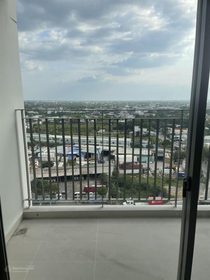 Cho thuê căn (85m2 3pn 2wc) 9 triệu/tháng, 04 máy lạnh, máy nước nóng, giường tủ  view hồ bơi
