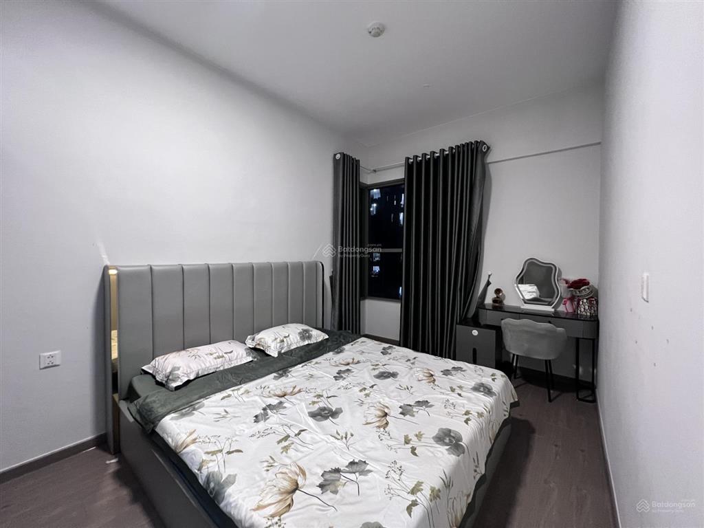 Cho thuê 8 tr/th(2pn + 2wc) full nội thất  tặng phí quản lí, nhà mới 100%