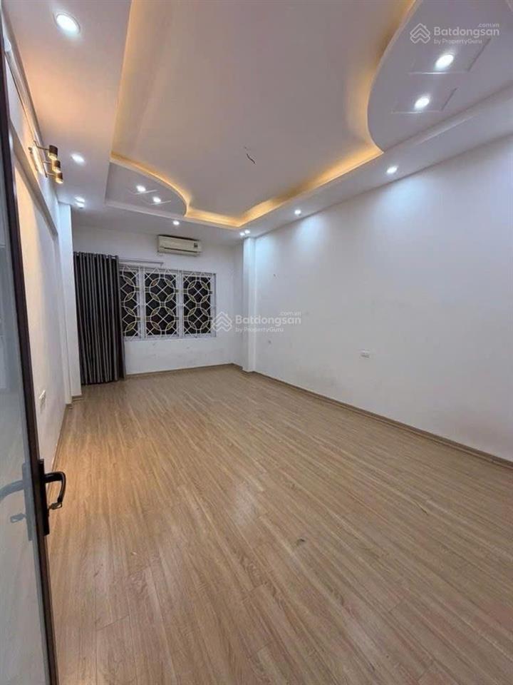 Hiếm nguyễn văn cừ  hồng tiến gara ô tô  đường thông  kinh doanh  20m ra mặt phố dt 37