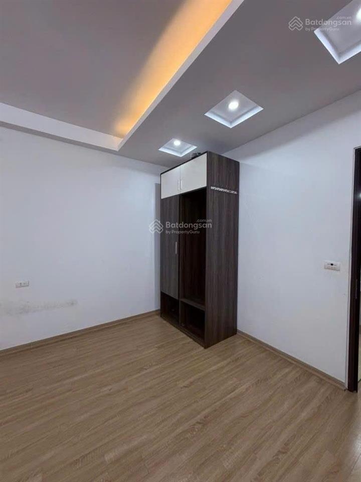 Hiếm nguyễn văn cừ  hồng tiến gara ô tô  đường thông  kinh doanh  20m ra mặt phố dt 37