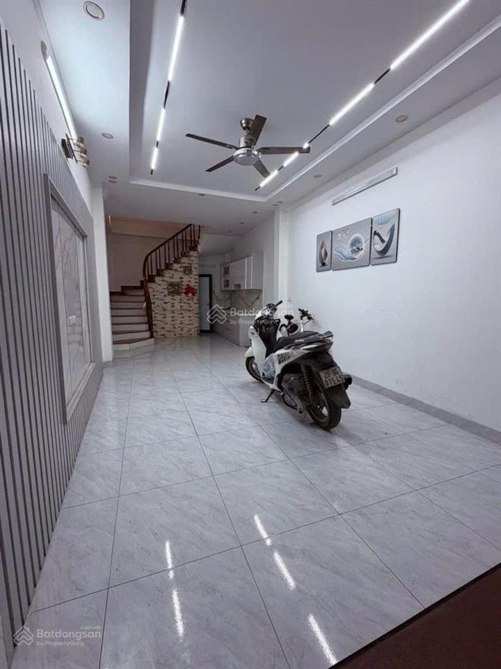 Hiếm nguyễn văn cừ  hồng tiến gara ô tô  đường thông  kinh doanh  20m ra mặt phố dt 37