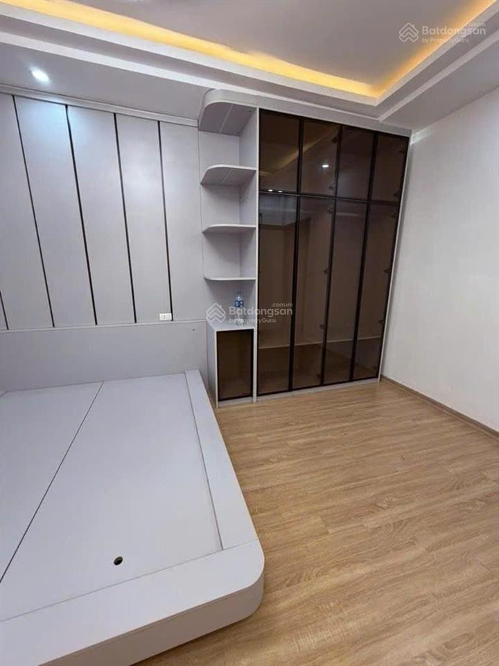 Hiếm nguyễn văn cừ  hồng tiến gara ô tô  đường thông  kinh doanh  20m ra mặt phố dt 37