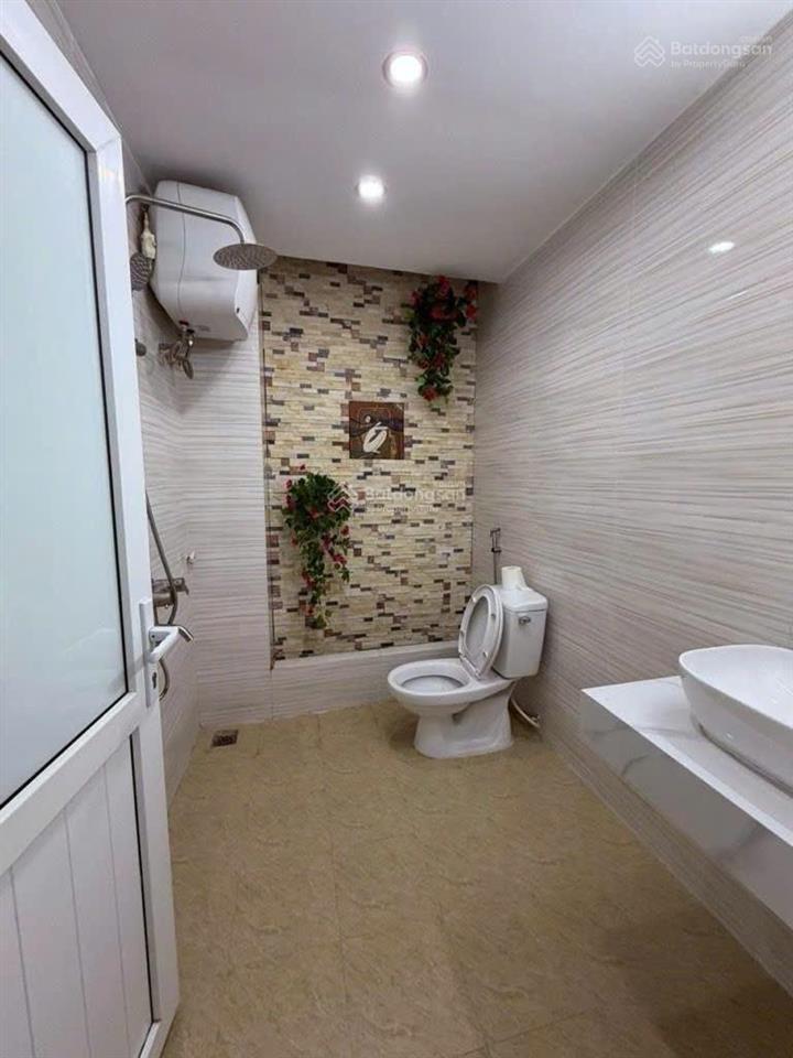 Hiếm nguyễn văn cừ  hồng tiến gara ô tô  đường thông  kinh doanh  20m ra mặt phố dt 37
