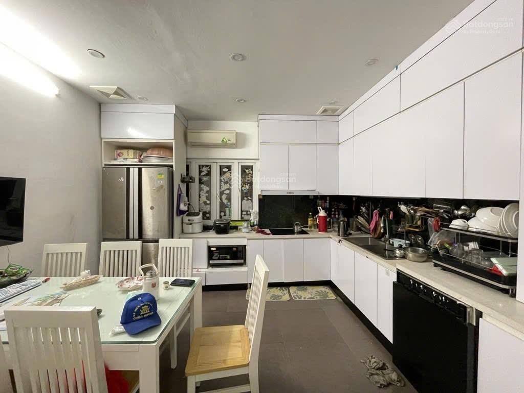 Bán nhà dân xây hồng tiến ,nguyễn văn cừ bồ đề 57m 5 tầng 5 ngủ phù hợp gia đình nhiều thế hệ.