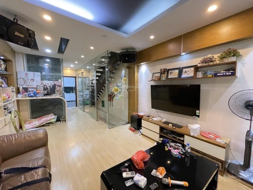 Bán nhà dân xây hồng tiến ,nguyễn văn cừ bồ đề 57m 5 tầng 5 ngủ phù hợp gia đình nhiều thế hệ.