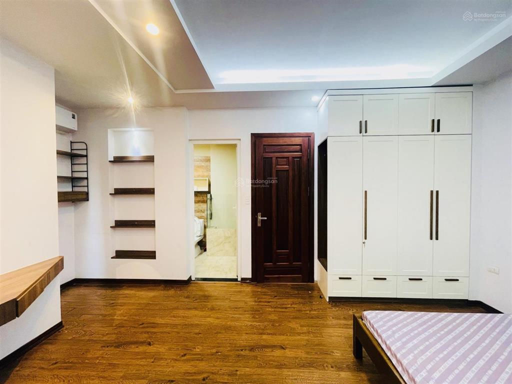Hiếm! nhà cực đẹp 34m2x5t ngõ thông. full nội thất, vuông vắn, ngõ rộng thoáng phố hoàng quốc việt.