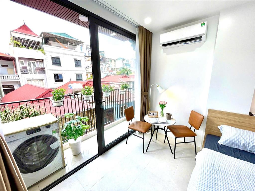 Tòa apartment đẳng cấp 93m2x8t thang máy. đang cho thuê full phòng, pccc chuẩn phố hoàng quốc việt.