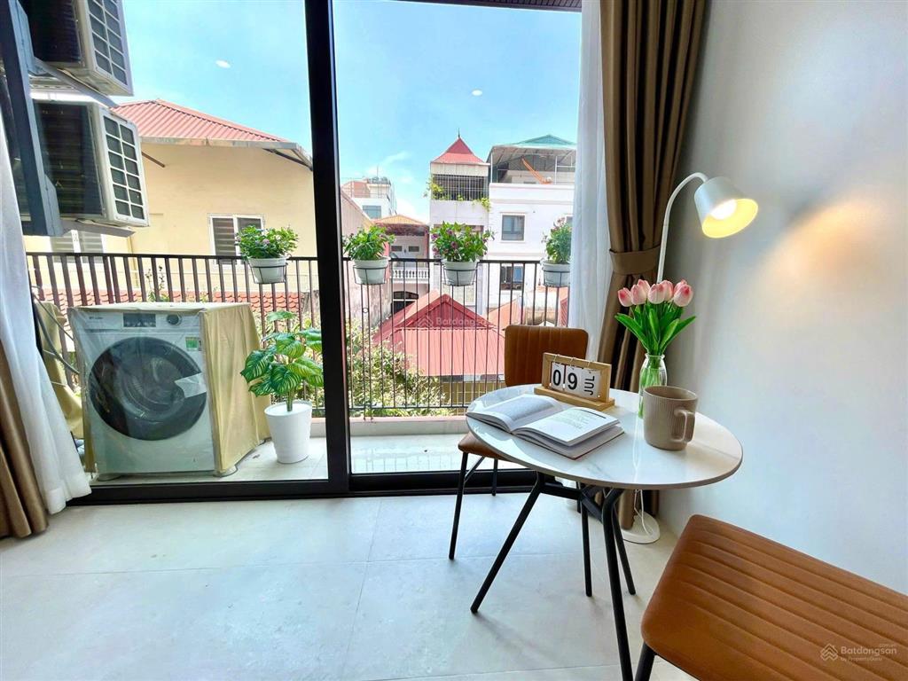 Tòa apartment đẳng cấp 93m2x8t thang máy. đang cho thuê full phòng, pccc chuẩn phố hoàng quốc việt.