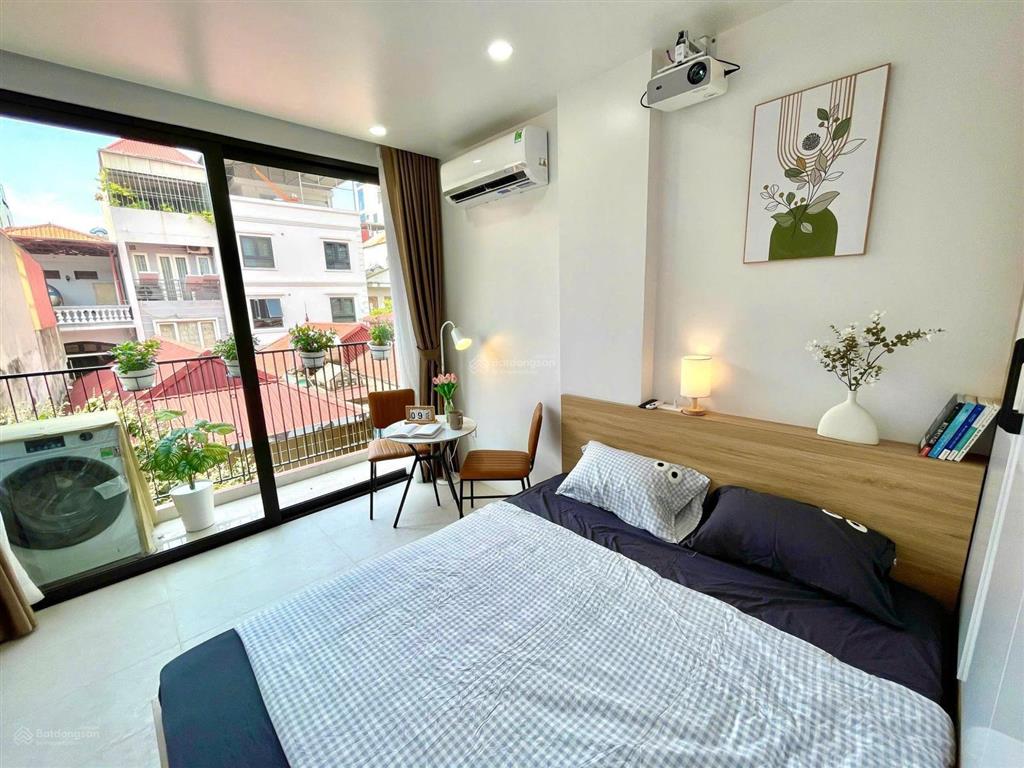 Tòa apartment đẳng cấp 93m2x8t thang máy. đang cho thuê full phòng, pccc chuẩn phố hoàng quốc việt.