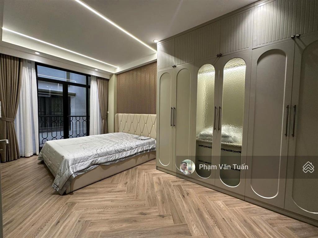 Hiếm! nhà cực đẹp 43m2x7t thang máy. lô góc, ôtô tránh cách 40m, full nội thất phố đội cấn, ba đình
