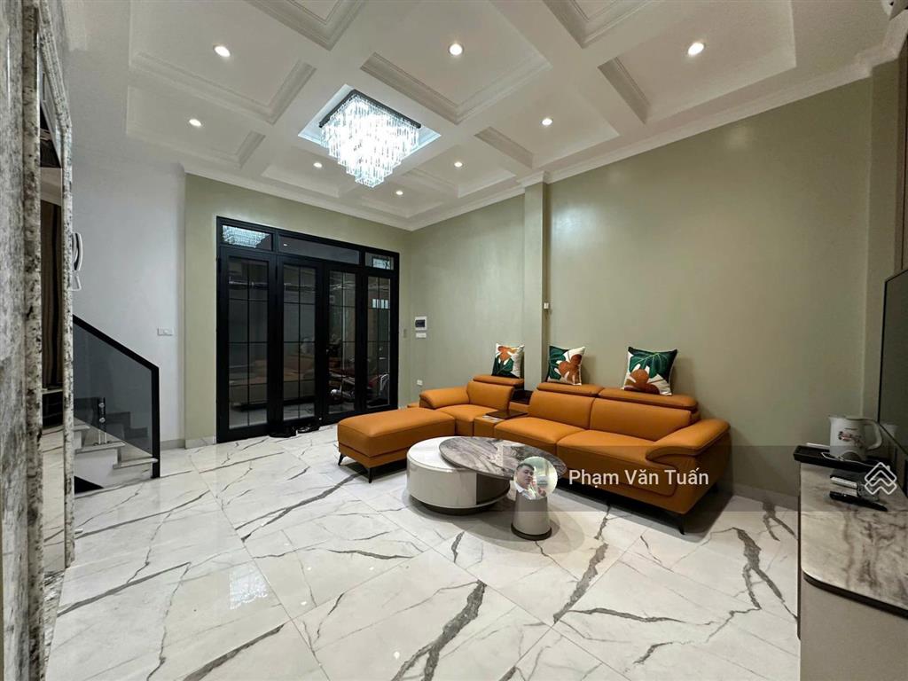 Hiếm! nhà cực đẹp 43m2x7t thang máy. lô góc, ôtô tránh cách 40m, full nội thất phố đội cấn, ba đình