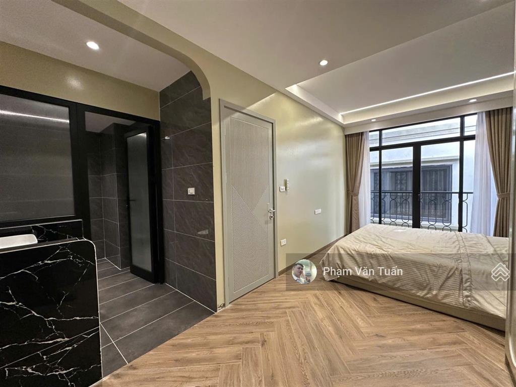 Hiếm! nhà cực đẹp 43m2x7t thang máy. lô góc, ôtô tránh cách 40m, full nội thất phố đội cấn, ba đình