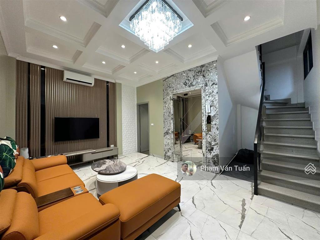 Hiếm! nhà cực đẹp 43m2x7t thang máy. lô góc, ôtô tránh cách 40m, full nội thất phố đội cấn, ba đình