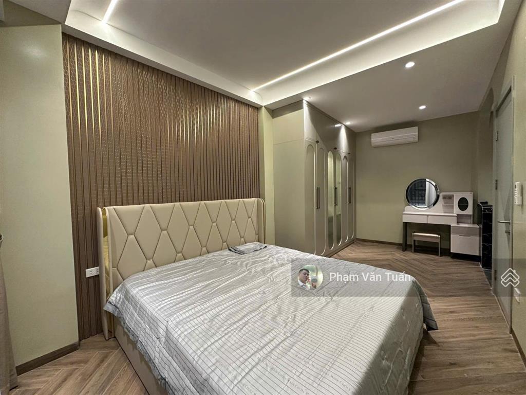 Hiếm! nhà cực đẹp 43m2x7t thang máy. lô góc, ôtô tránh cách 40m, full nội thất phố đội cấn, ba đình