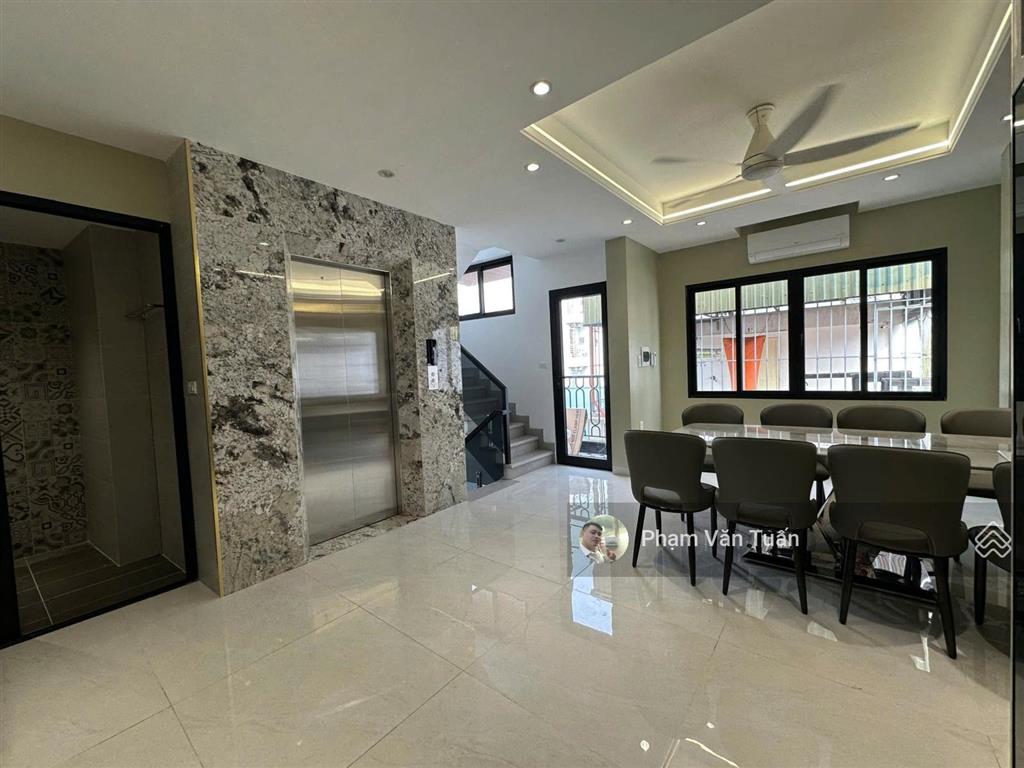 Hiếm! nhà cực đẹp 43m2x7t thang máy. lô góc, ôtô tránh cách 40m, full nội thất phố đội cấn, ba đình