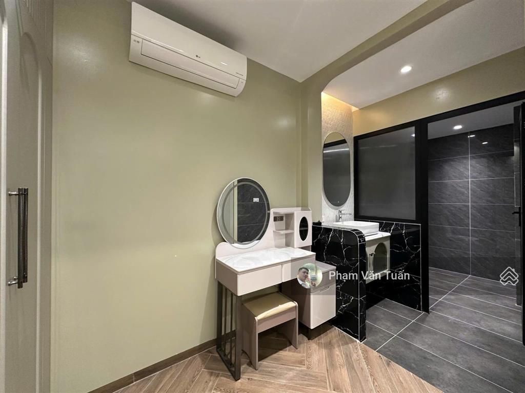 Hiếm! nhà cực đẹp 43m2x7t thang máy. lô góc, ôtô tránh cách 40m, full nội thất phố đội cấn, ba đình
