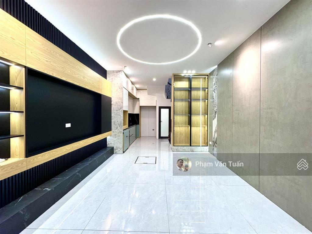 Nhà cực đẹp 37m2x5t lô góc. đầy đủ nội thất, ô tô cách 20m, cạnh hồ tây phố lạc long quân, tây hồ.