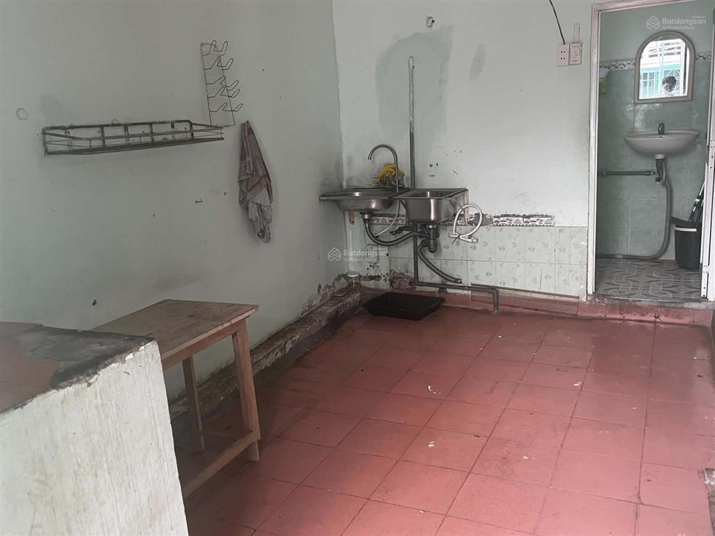 Cho thuê nguyên tầng 1 (2 phòng ngủ + bếp + nhà vệ sinh riêng)  giá chỉ 3,5 triệu/tháng