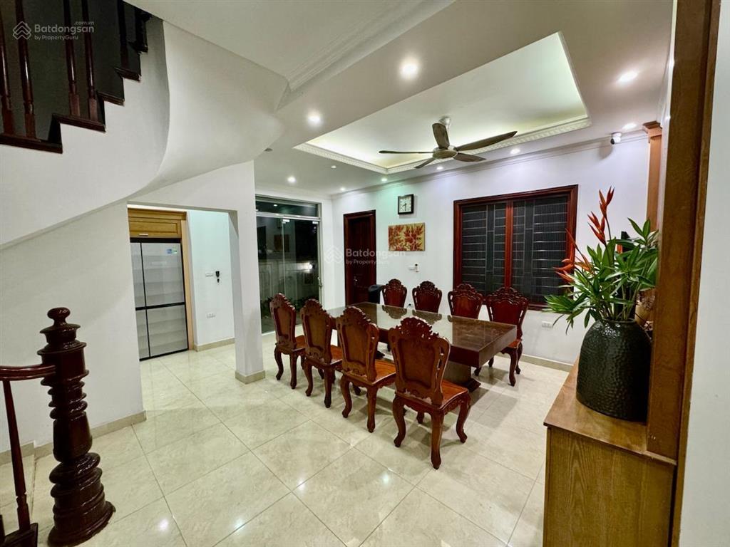 Bán nhà giáp ngoại giao đoàn, xuân la  sát phố ôtô tránh  kinh doanh  40m2 x 4 tầng. nhỉnh 9 tỷ