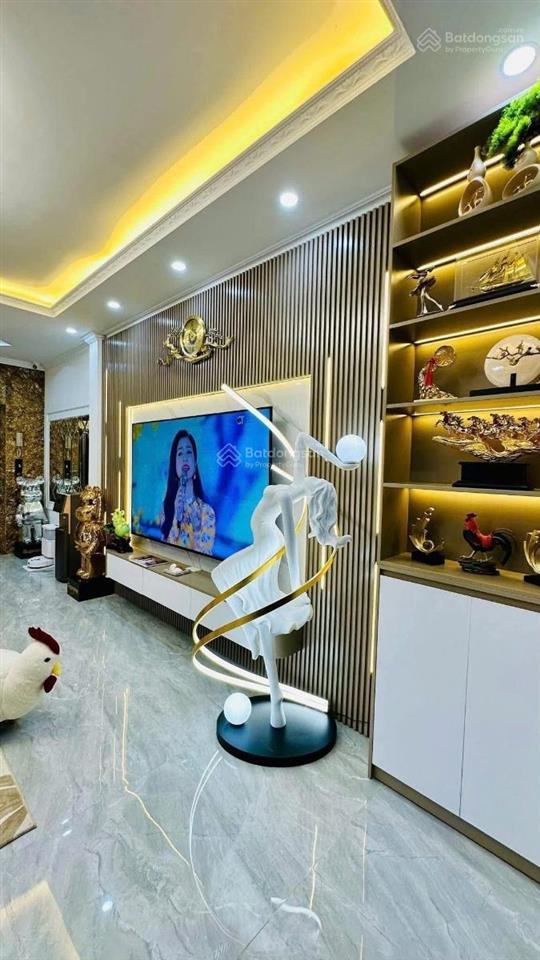 Nhỉnh 7 tỷ! bán nhà đẹp 35m2, 6 tầng thang máy, sát phố  ô tô  kinh doanh  phố phạm văn đồng.