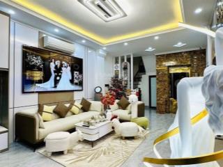 Nhỉnh 7 tỷ! bán nhà đẹp 35m2, 6 tầng thang máy, sát phố  ô tô  kinh doanh  phố phạm văn đồng.