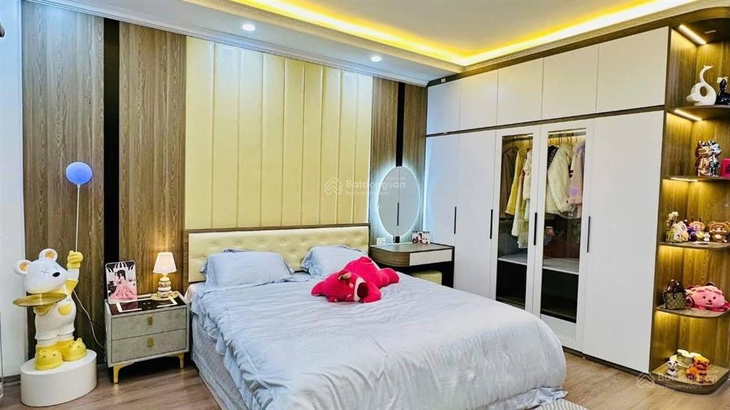 Nhỉnh 7 tỷ! bán nhà đẹp 35m2, 6 tầng thang máy, sát phố  ô tô  kinh doanh  phố phạm văn đồng.